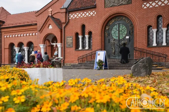 Una immagine della chiesa dei Santi Simone ed Elena, la cosiddetta Chiesa Rossa, di Minsk | Catholic.by