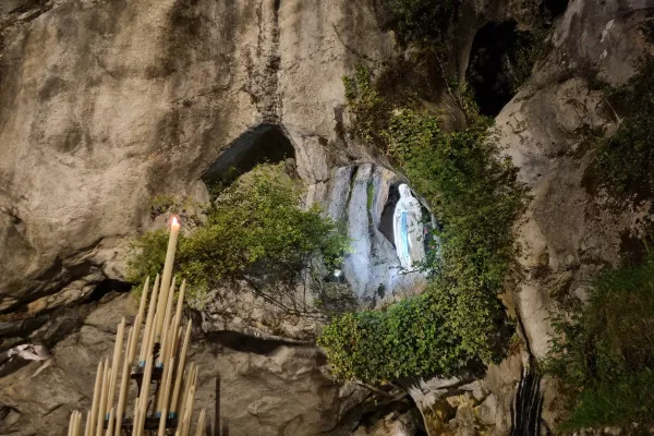 La grotta dell'apparizione di Lourdes  / AG / ACI Group