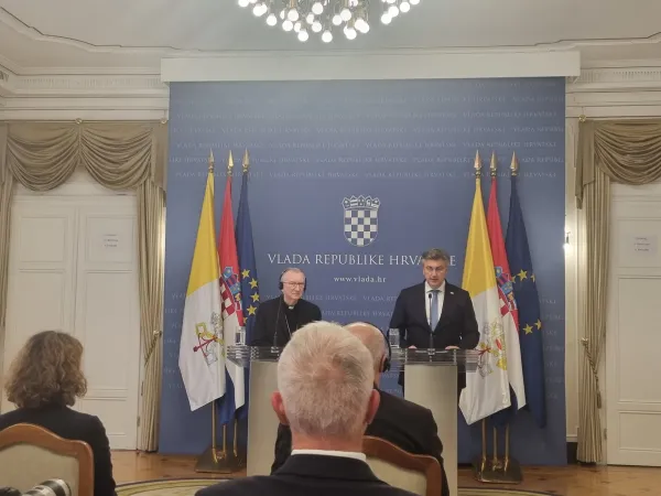 Il Cardinale Parolin e il Primo Ministro croato Plenkovic a Zagabria, 12 maggio 2022 | AG / ACI Group