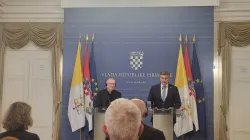 Il Cardinale Parolin e il Primo Ministro croato Plenkovic a Zagabria, 12 maggio 2022 / AG / ACI Group
