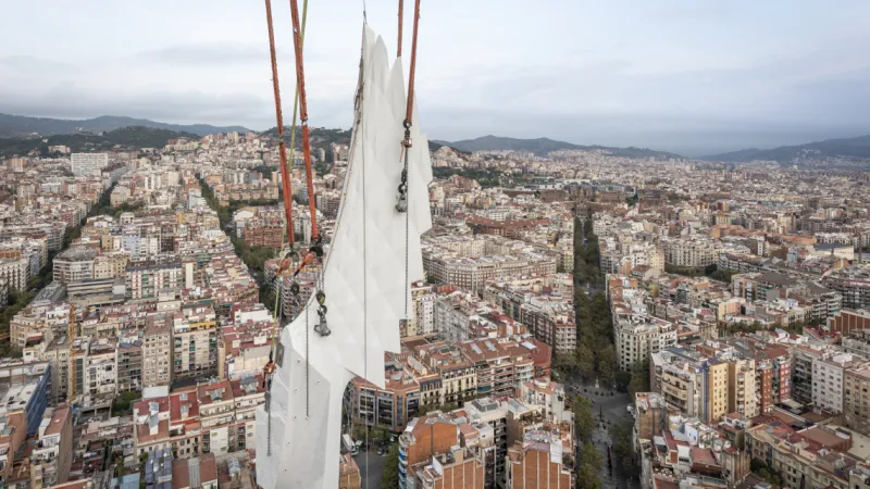 Alcune immagini del montaggio delle Ali di San Luca  |  | Sagrada Familia 