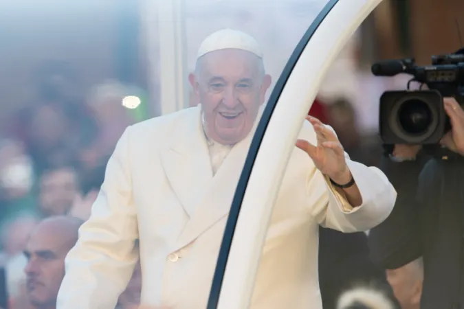 Papa Francesco durante una visita in Italia, Asti |  | Daniel Ibanez / ACI Group