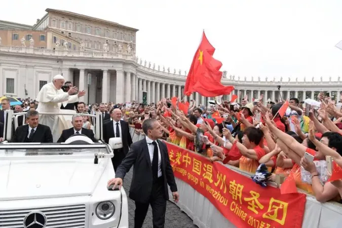 Papa Francesco, Cina | Papa Francesco incontra un gruppo di cinesi durante una udienza in San Pietro | Vatican Media