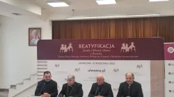 La conferenza stampa del Cardinale Marcello Semeraro, dell'arcivescovo Szal e del postulatore Witold Burda a Markowa, per presentare la beatificazione della famiglia Ulma / AG / ACI Group