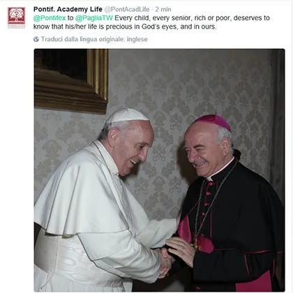 Con il Papa nelle foto di Twitter della PAV |  | PAV