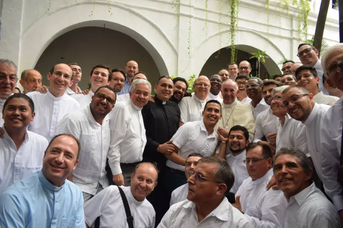 Papa Francesco e alcuni gesuiti colombiani |  | Civiltà Cattolica