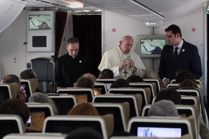 Papa Francesco in volo da Abu Dhabi a Roma  |  | Ed Pentin/ EWTN