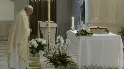 Papa Francesco durante una Messa nella Domus Sanctae  Marthae / Vatican Media / ACI Group