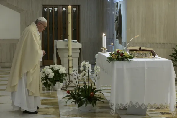 Papa Francesco durante una Messa nella Domus Sanctae  Marthae / Vatican Media / ACI Group