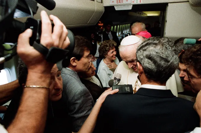 Paloma Gomez Borrero in volo con Giovanni Paolo II |  | Osservatore Romano