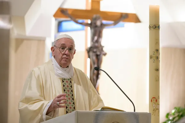 Papa Francesco durante una Messa celebrata nella Domus Sanctae  Marthae / Vatican Media / ACI Group