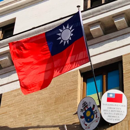 La bandiera di Taiwan sulla sede dell'ambasciata di Taiwan presso la Santa Sede | Facebook / Ambasciata di Taiwan presso la Santa Sede