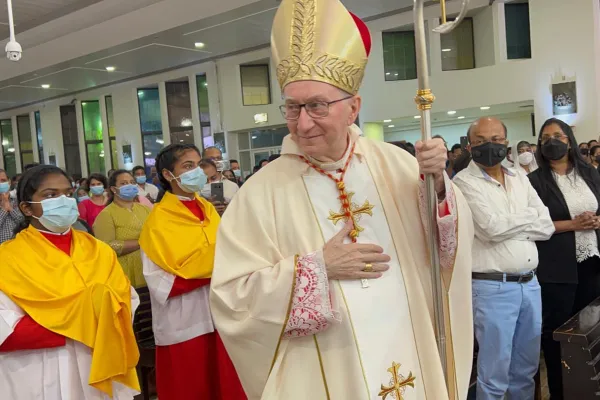 Il Cardinale Parolin celebra Messa nella chiesa di St. Mary, Dubai, 17 marzo 2022 / Vicariato Apostolico dell'Arabia del Sud