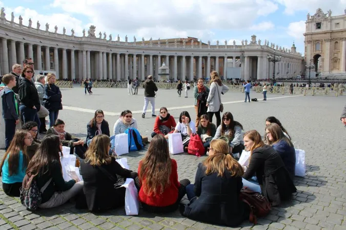 Un gruppo di studenti UNIV a Piazza San Pietro |  | UNIV 2019