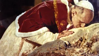 Sandri, come Paolo VI baciamo la roccia del Primato di Pietro 