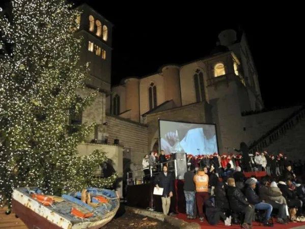 Papa Francesco accende l'albero di Assisi |  | San Francesco Patrono d'Italia