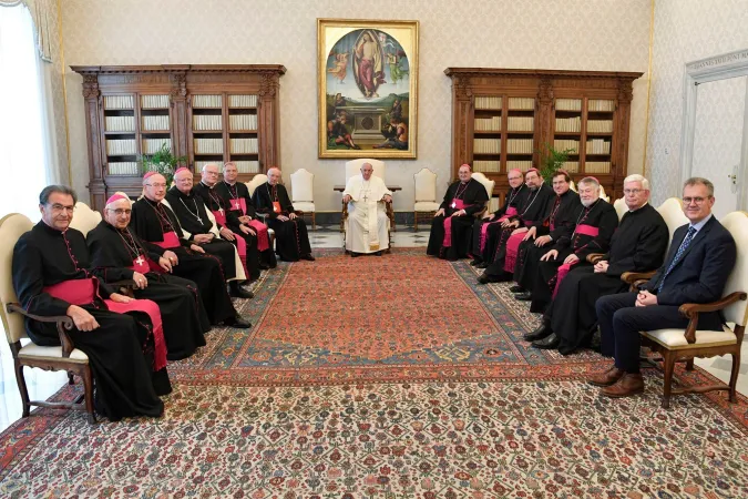 I vescovi belgi in visita ad limina durante l'incontro con Papa Francesco, 25 novembre 2022 | Vatican Media / ACI Group