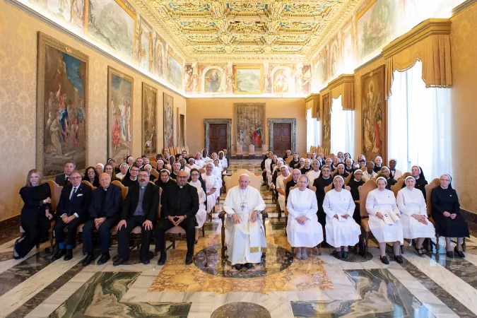 Il Papa con le Suore Teatine |  | Vatican Media / ACI Group
