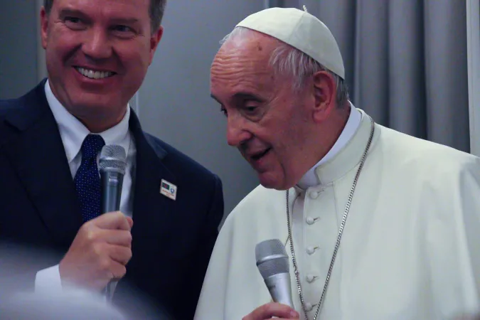 Il Papa incontra i giornalisti in aereo  |  | Ed Pentin