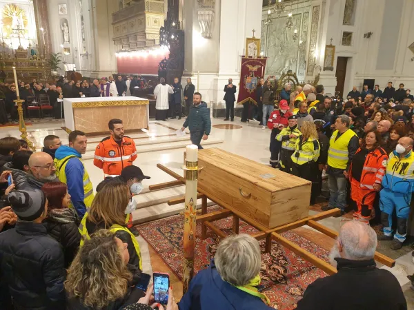 La bara di Fr. Biagio Conte |  | Arcidiocesi di Palermo