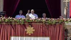 Papa Francesco dalla Loggia della Benedizione, 9 aprile 2023 / Pablo Esparza / ACI Group