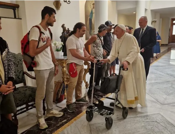 Papa Francesco saluta i volontari a Santa Marta |  | Vatican Media