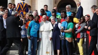 Il Papa presenta la campagna Caritas “Share the Journey”