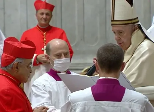 Il Papa impone le berrette rosse ai nuovi Cardinali |  | Vatican Media 