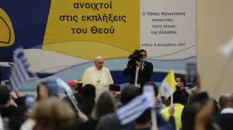 Atene, il Papa ai giovani: "Tanti oggi sono molto social ma poco sociali"