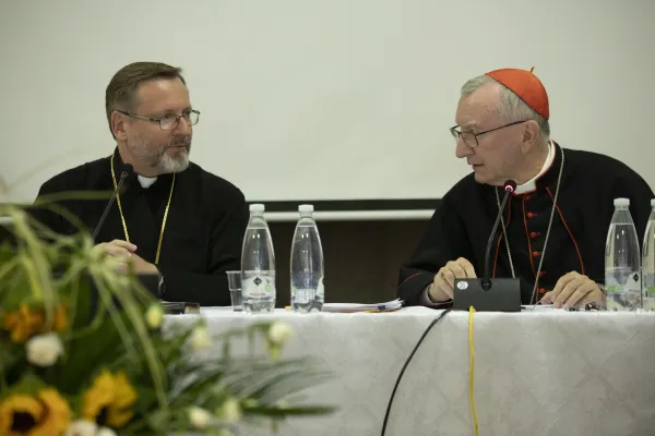 L'arcivescovo maggiore Sviatoslav Shevchuk e il Cardinale Parolin in un momento dell'intervento del Cardinale durante il Sinodo della Chiesa Greco Cattolica Ucraina, Roma, 5 settembre 2023 / UGCC