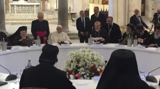 Il Papa a Bari: "In Medio Oriente non c’è alternativa possibile alla pace"