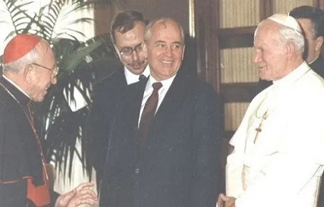 Gorbaciov, Casaroli, Giovanni Paolo II | Gorbaciov con il Cardinale Casaroli e Giovanni Paolo II | piacaenzaantica.it
