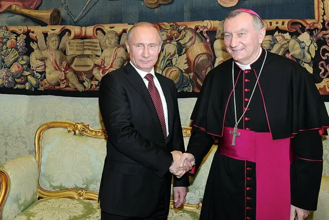 Incontro tra il Cardinale Parolin, segretario di Stato e al tempo ancora arcivescovo, e il presidente Vladimir Putin, durante la prima visita del presidente russo in Vaticano nel novembre 2013 | Sito ufficiale del Cremlino