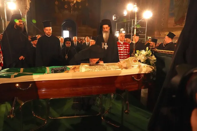 Patriarca Neofit, Patriarca Bartolomeo | Il Patriarca Bartolomeo rende omaggio alla salma del Patriarca Neofit, Sofia, 16 marzo 2024 | FB Ecumenical Patriarchate