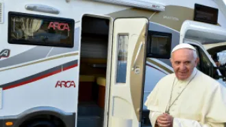 Monsignor Fisichella consegna all'UNITALSI il camper donato dal Papa