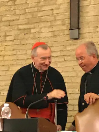 Il Cardinale Pietro Parolin, segretario di Stato vaticano, con l'arcivescovo Ivan Jurkovic, osservatore permanente della Santa Sede a Ginevra, nell'incontro del 19 ottobre 2018 | PYF