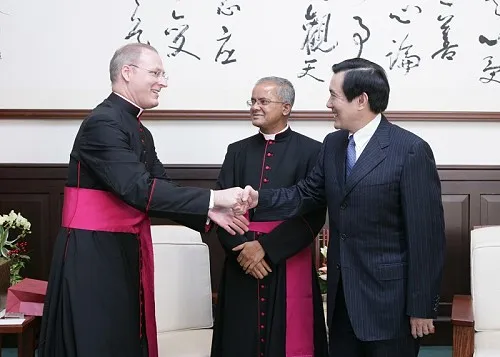 Monsignor Fitzpatrick Russell saluta il presidente di Taiwan | www.president.gov.tw