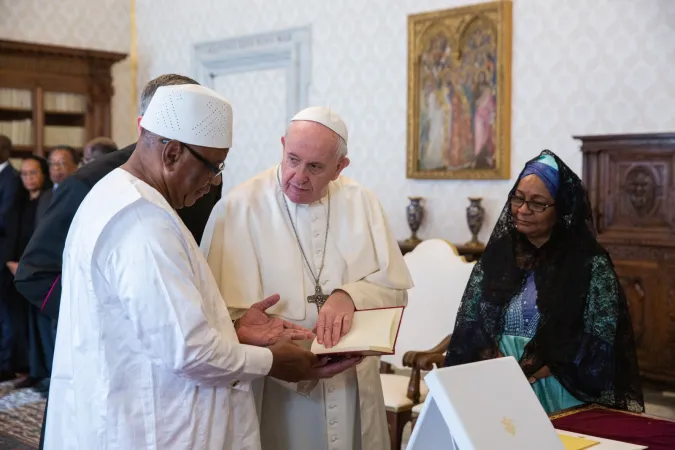 Il Papa e il Presidente del Mali |  | © EWTN-ACI Stampa/Daniel Ibáñez/Vatican Pool