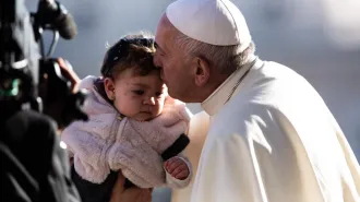 Il Papa: “È umano un atto che sopprime la vita innocente nel suo sbocciare?"