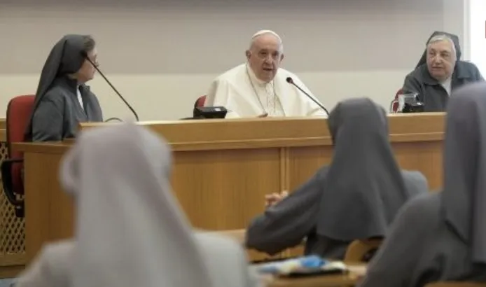 Papa Francesco con le Figlie di Maria Ausiliatrice |  | Vatican Media / ACI Group