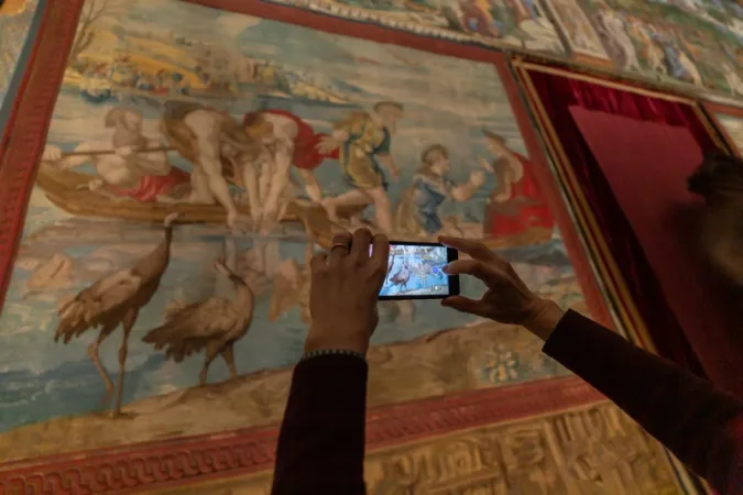 Gli Arazzi di Raffaello nella Cappella Sistina |  | @Governatorato SCV- Direzione Musei Vaticani 