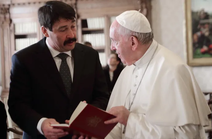 Il Papa e il Presidente di Ungheria |  | EWTN - ACI Stampa / Evandro Inetti / Vatican Pool 