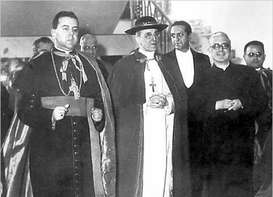Padre Lombardi accanto a Pio XII |  | donorione.org