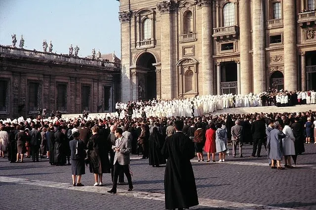 L'apertura del Vaticano II vista da Piazza san Pietro  |  | @cc