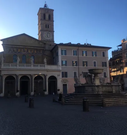 Santa Maria in Trastevere l' 11 marzo 2020 pomeriggio, la piazza è deserta per la emergenza coronavirus |  | Veronica Giacometti