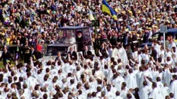 Giovanni Paolo II alla Divina Liturgia di beatificazione dei martiri greco-cattolici ucraini a Lviv (Leopoli) il 27 giugno 2001 / tsn.ua