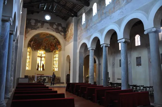 L'interno di San Giovanni a Porta Latina  |  | OB