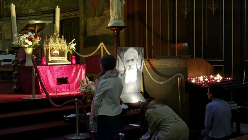 La venerazione delle reliquie del Beato Ghika a Parigi | Paris Catholique