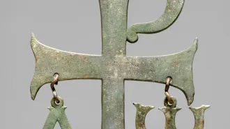 Aquileia, la croce della basilica e altri oggetti degli scavi austriaci in mostra