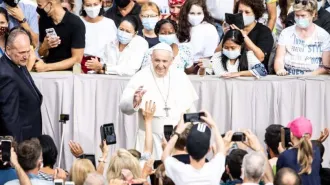 Il Papa: "Chi vuole pregare deve ricordarsi che la fede non è facile"